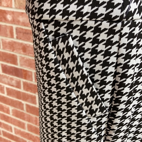 Soho Black/White Houndstooth Print Stretch Pants - Picture 5 of 9